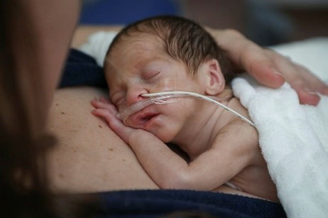 Photo of a baby lying on its mothers chest (2)